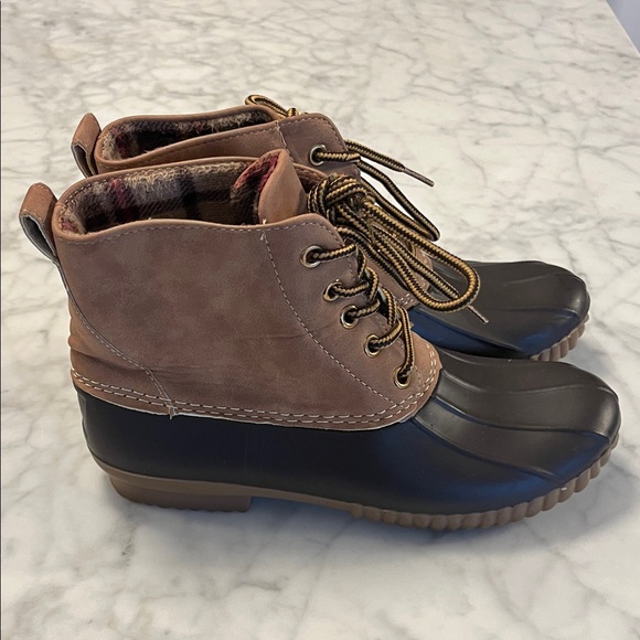 mission 200 Shoes - Mission 200 Tan and Brown Duck Boots with flannel inside Women’s Size 6